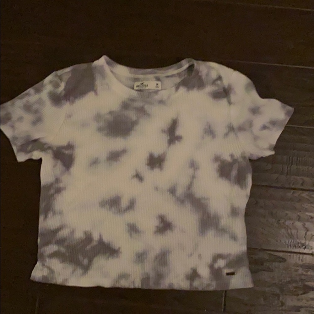 hollister cropped tee :)